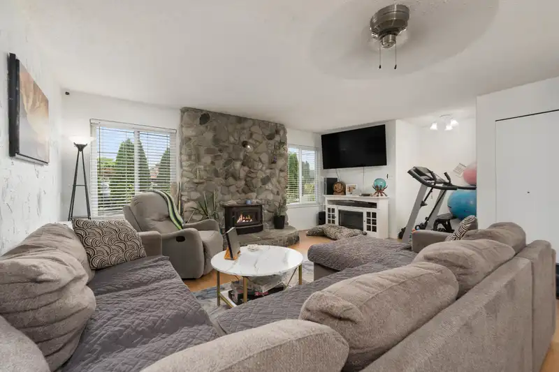 22702 123 AVENUE - photo 3 of 36
