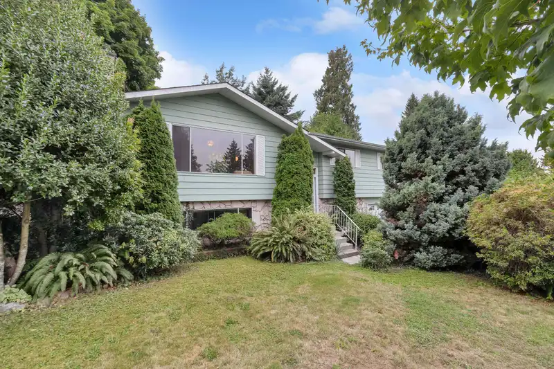 11138 84B AVENUE - photo 1 of 37