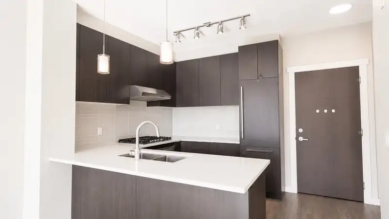 322 9311 ALEXANDRA ROAD - photo 4 of 26