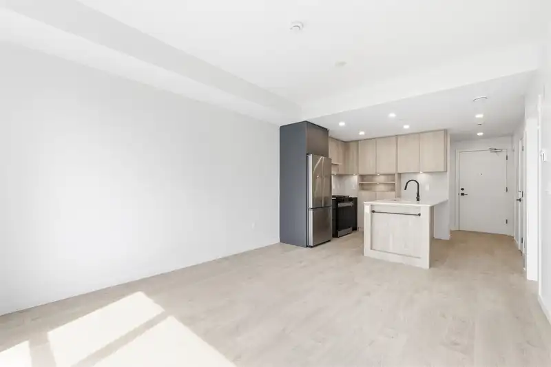 505 19577 65B AVENUE - photo 4 of 19