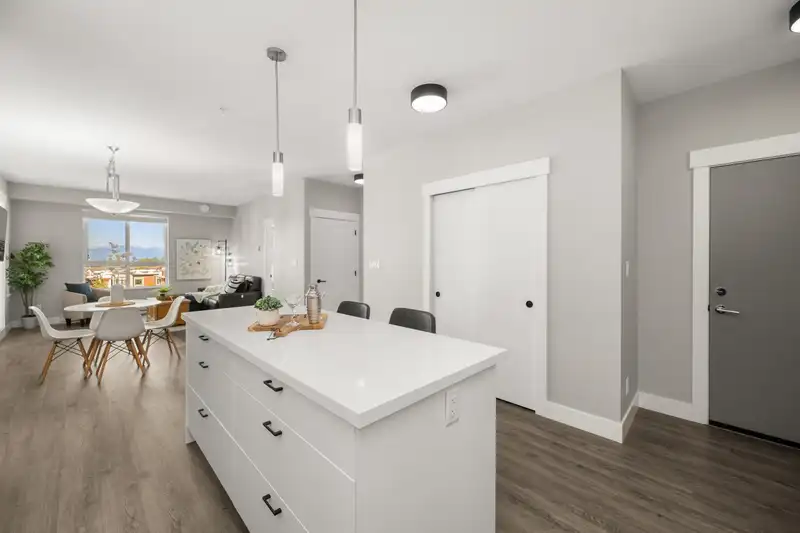 B512 20838 78B AVENUE - photo 2 of 40