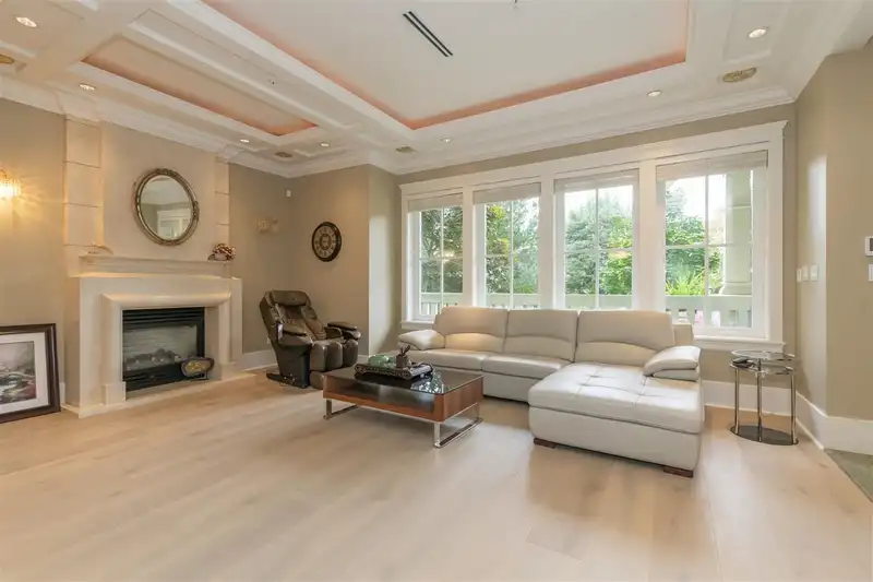 1121 W 39TH AVENUE - photo 4 of 27