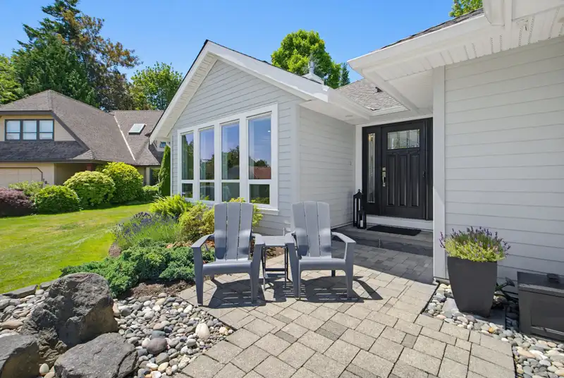 1087 161 STREET - photo 3 of 37