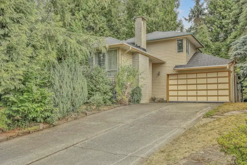 13063 97 AVENUE - photo 1 of 2