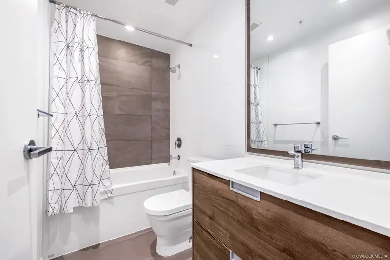 2906 4688 KINGSWAY - photo 3 of 20