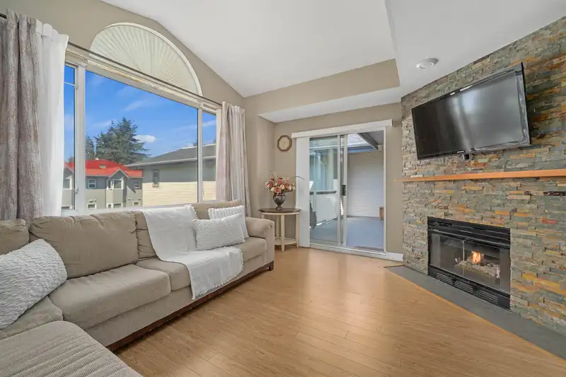 302 19121 FORD ROAD - photo 3 of 28