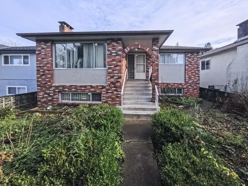 6174 TYNE STREET - photo 1 of 8
