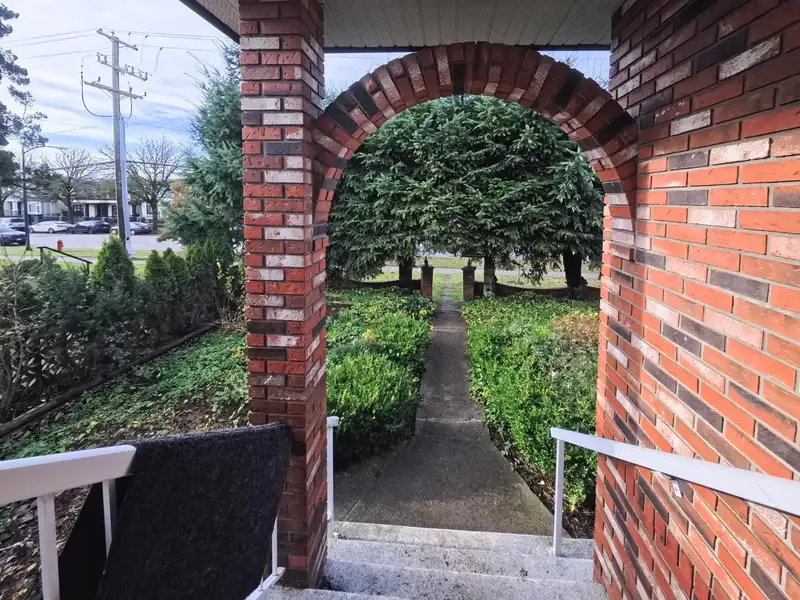 6174 TYNE STREET - photo 2 of 8