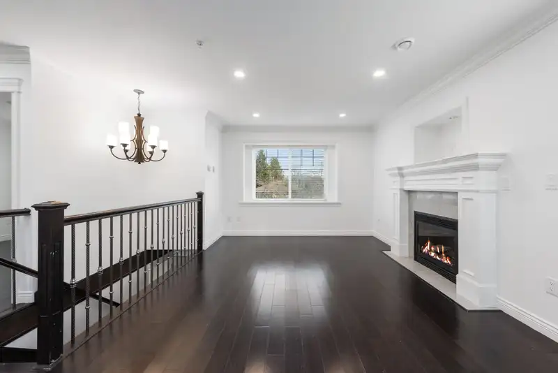 3136 E 47TH AVENUE - photo 4 of 38