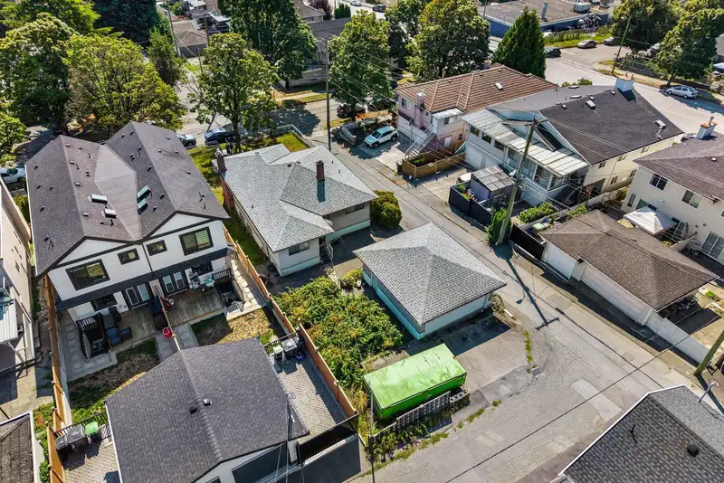 715 E 63RD AVENUE - photo 2 of 19