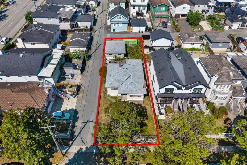 715 E 63RD AVENUE - photo 3 of 19