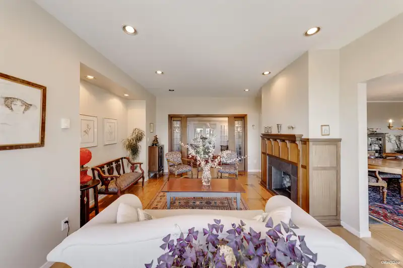 670 MONTROYAL BOULEVARD - photo 4 of 40