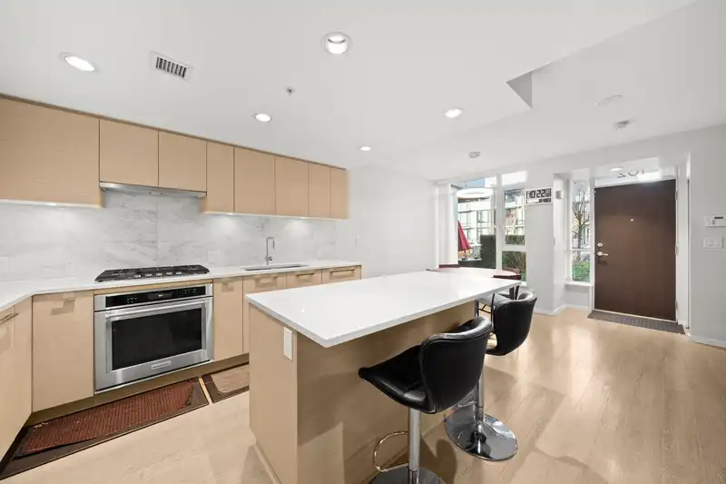 102 6700 DUNBLANE AVENUE - photo 1 of 40