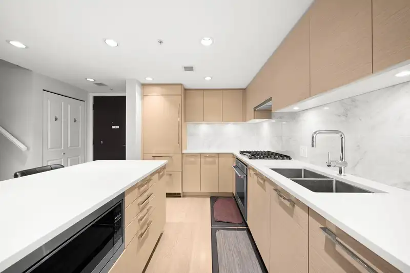 102 6700 DUNBLANE AVENUE - photo 2 of 40
