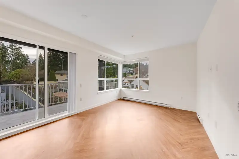 505 3229 ST JOHNS STREET - photo 4 of 37