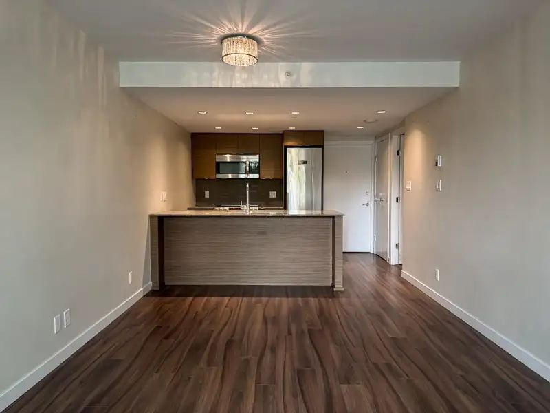 321 135 E 17TH STREET - photo 3 of 34