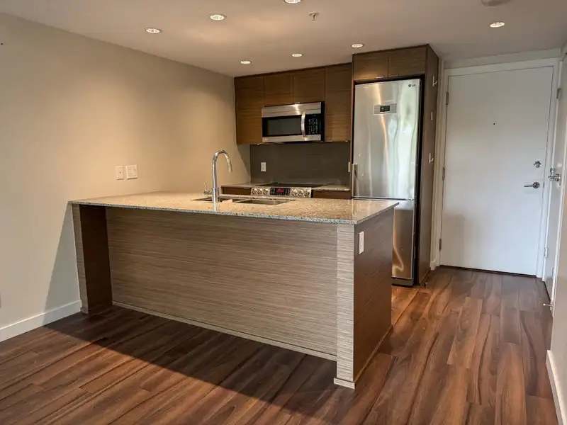 321 135 E 17TH STREET - photo 4 of 34