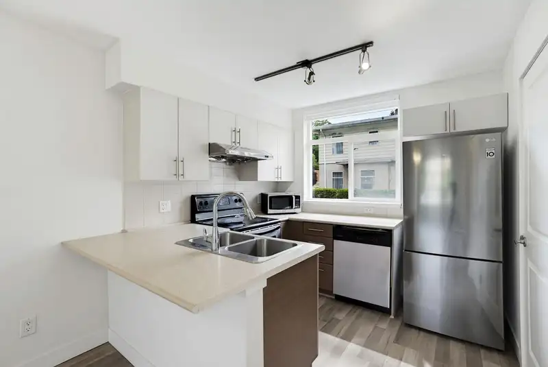 206 5632 KINGS ROAD - photo 2 of 37