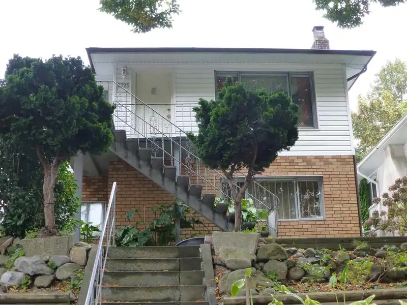 2725 E BROADWAY - photo 1 of 1