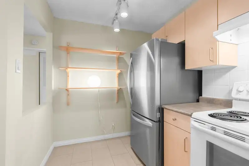 501 2012 FULLERTON AVENUE - photo 4 of 25