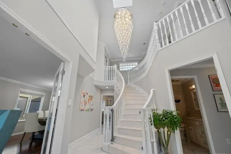 6066 MARTYNIUK PLACE - photo 3 of 32