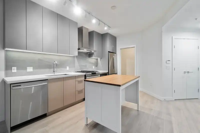 114 603 REGAN AVENUE - photo 1 of 26
