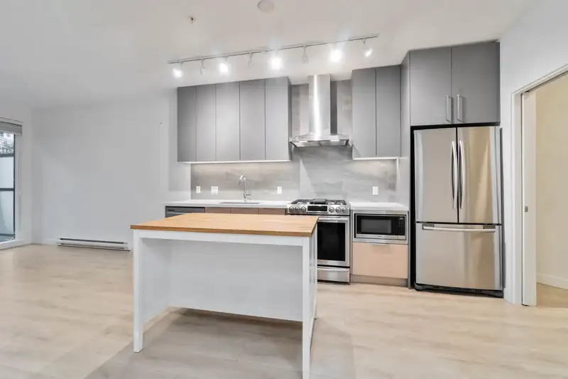 114 603 REGAN AVENUE - photo 2 of 26