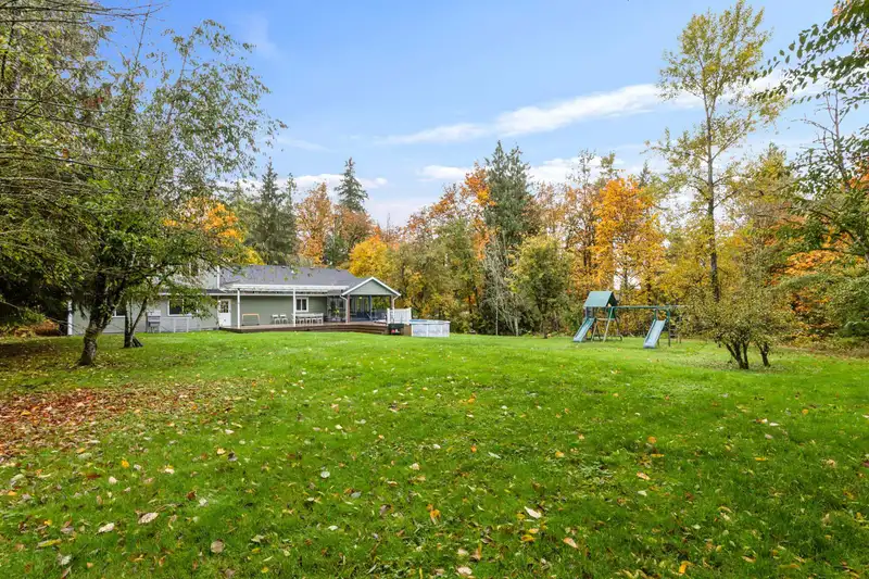 24445 104 AVENUE - photo 4 of 31