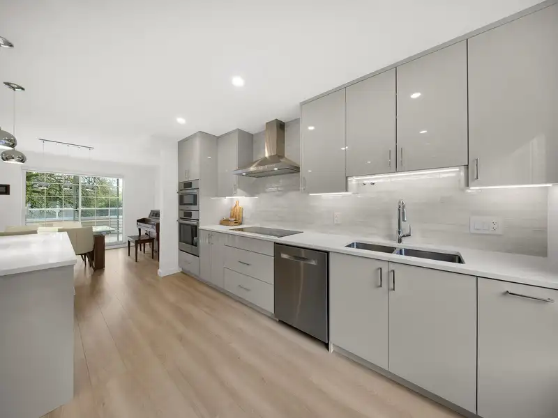16 838 TOBRUCK AVENUE - photo 2 of 30