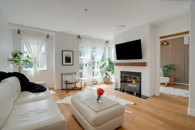 310 1823 W 7TH AVENUE - photo 1 of 23