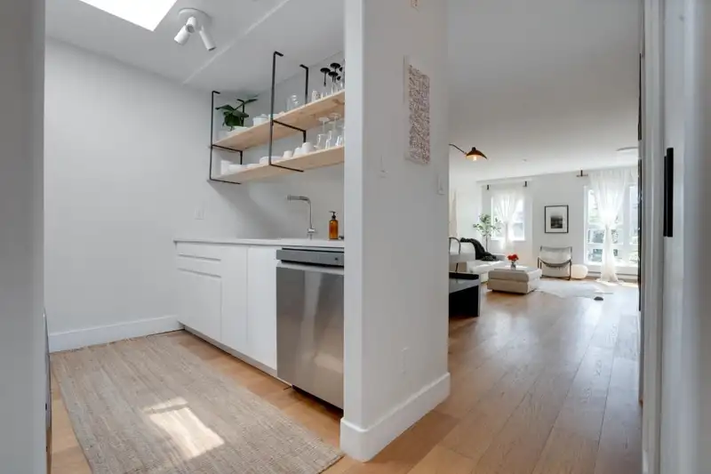 310 1823 W 7TH AVENUE - photo 2 of 23