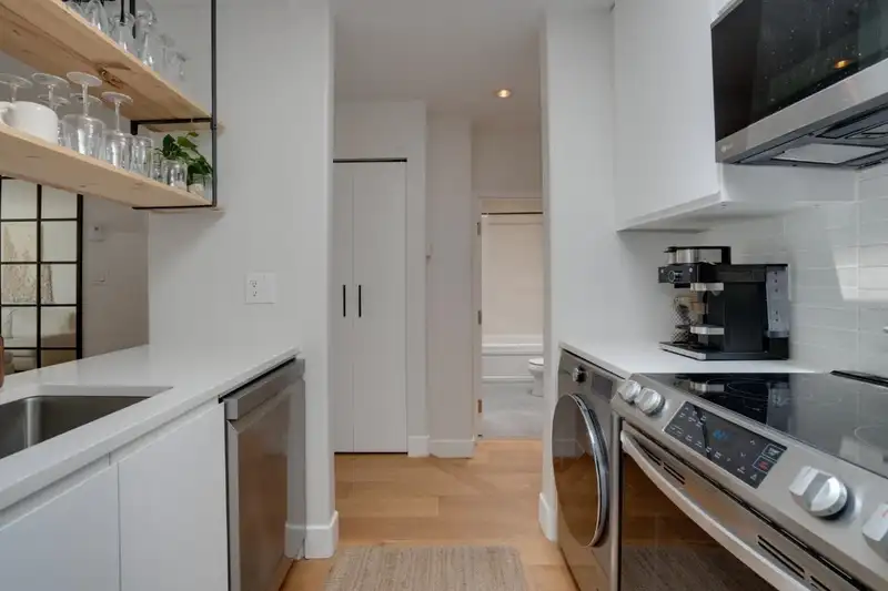 310 1823 W 7TH AVENUE - photo 4 of 23