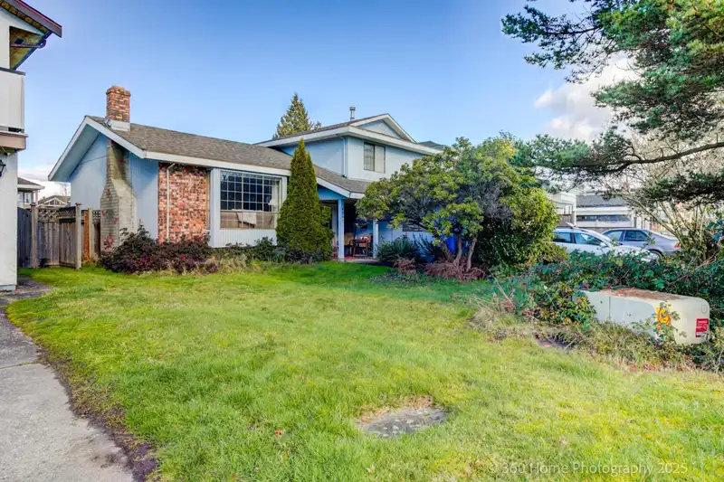 4391 DEERFIELD CRESCENT - photo 1 of 11