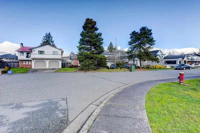 4391 DEERFIELD CRESCENT - photo 4 of 11