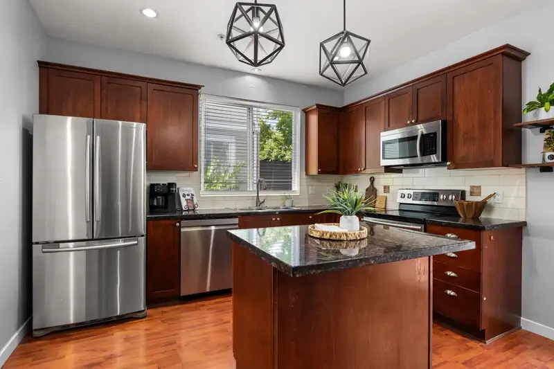 14 20159 68 AVENUE - photo 4 of 32