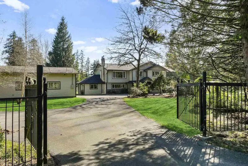 27924 112 STREET - photo 1 of 38