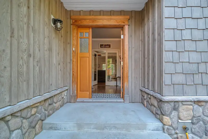 8029 SOUTHWOOD ROAD - photo 3 of 39