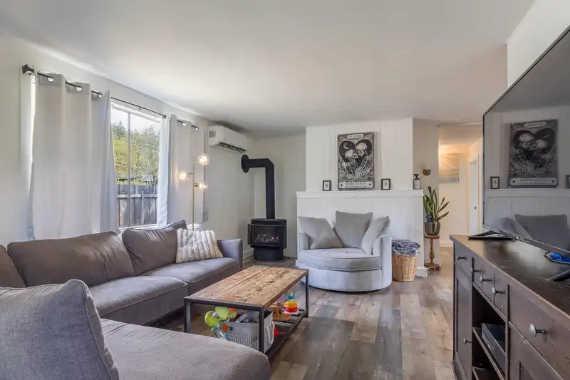 1010 JOE ROAD - photo 4 of 35