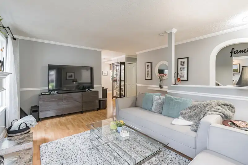 7063 129A STREET - photo 2 of 12