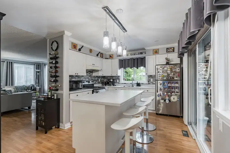 7063 129A STREET - photo 3 of 12