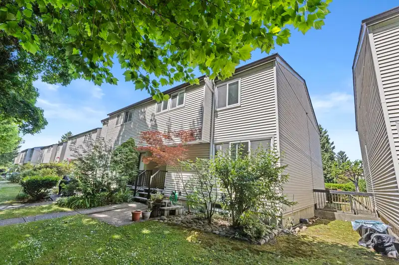 122 3461 E 49TH AVENUE - photo 1 of 39