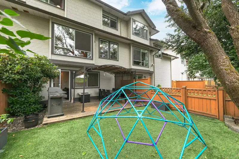 61 2450 LOBB AVENUE - photo 2 of 31