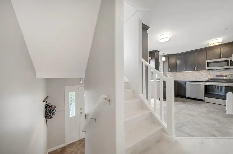 61 2450 LOBB AVENUE - photo 3 of 31