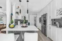 8 2425 EDGEMONT BOULEVARD - thumbnail 11