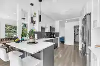 8 2425 EDGEMONT BOULEVARD - thumbnail 12