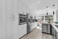 8 2425 EDGEMONT BOULEVARD - thumbnail 15