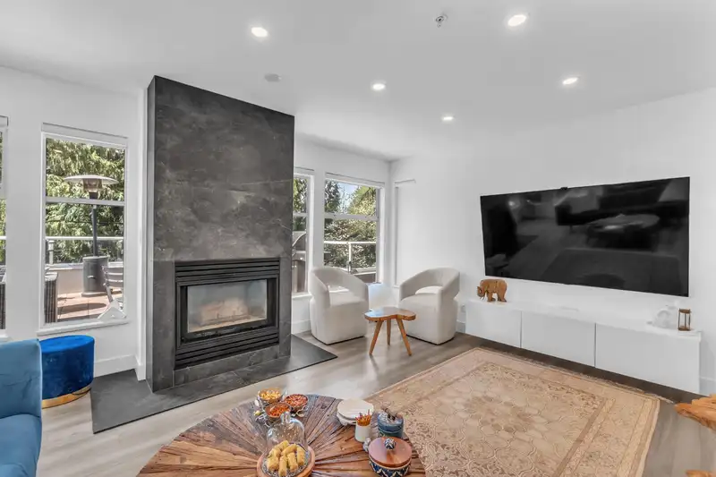 8 2425 EDGEMONT BOULEVARD - photo 3 of 38