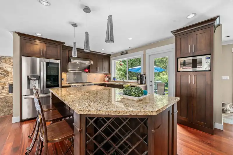 871 FAIRWAY DRIVE - photo 3 of 40