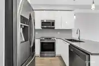 210 20696 EASTLEIGH CRESCENT - thumbnail 2