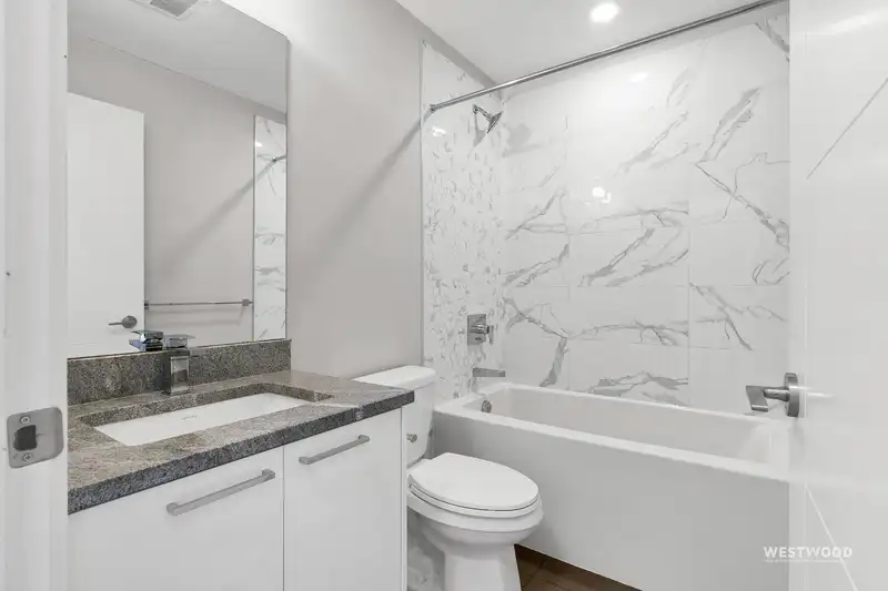 210 20696 EASTLEIGH CRESCENT - photo 4 of 22